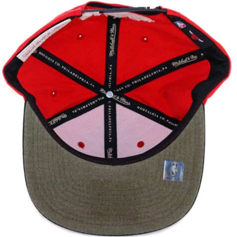 Mitchell & Ness Chicago Bulls Sandy Off White Red Black Snapback Hat