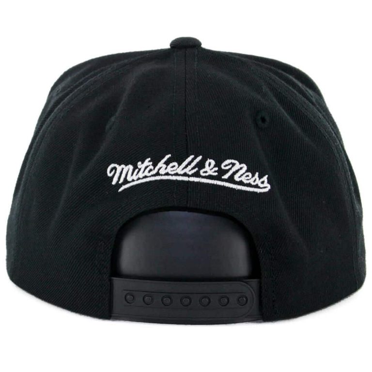 Mitchell & Ness Chicago Bulls Dark Hologram Snapback Hat Black-Back Mitchell & Ness Chicago Bulls Dark Hologram Snapback Hat Black-Back