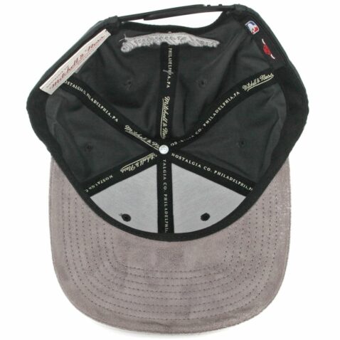 Mitchell & Ness Chicago Bulls Buttery Snapback Hat Dark Grey-Grey