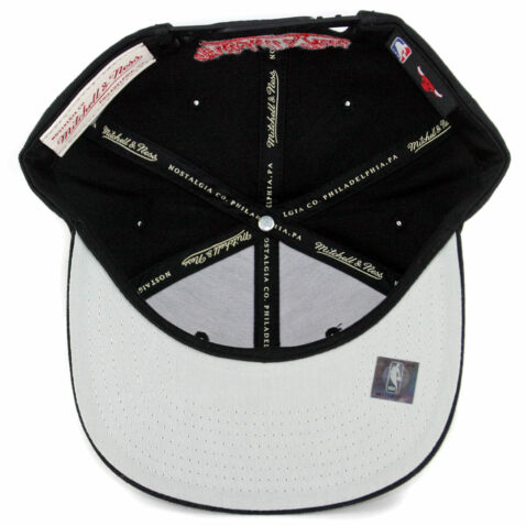 Mitchell & Ness Chicago Bulls Easy 3 Digital XL Snapback Hat Black