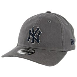 New Era 9Twenty New York Yankees Core Classic Strapback Hat Graphite