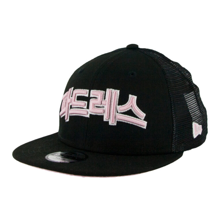 New Era Youth 9Fifty San Diego Padres Hangul Black Pink Trucker Snapback Hat Front Right New Era Youth 9Fifty San Diego Padres Hangul Black Pink Trucker Snapback Hat Front Right