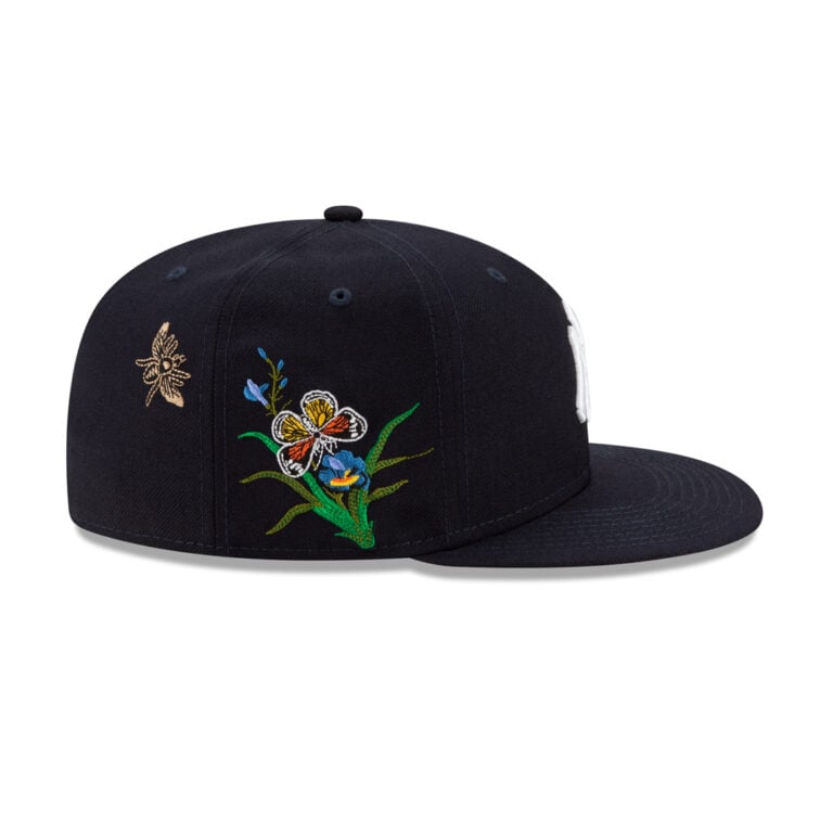 New Era x FELT 59Fifty New York Yankees Navy White Fitted Hat Limited Edition Right New Era x FELT 59Fifty New York Yankees Navy White Fitted Hat Limited Edition Right