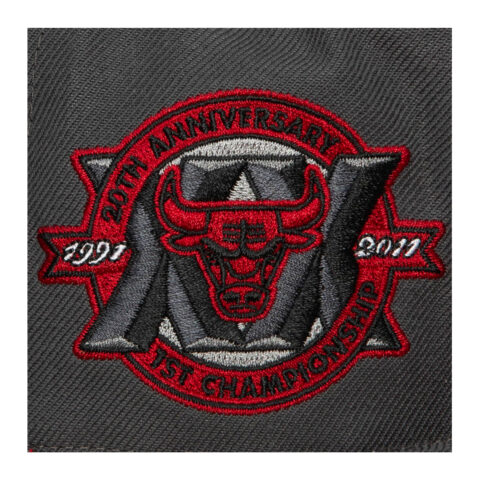 Mitchell & Ness Born And Bred Chicago Bulls Fitted Hat Grey Black Logo