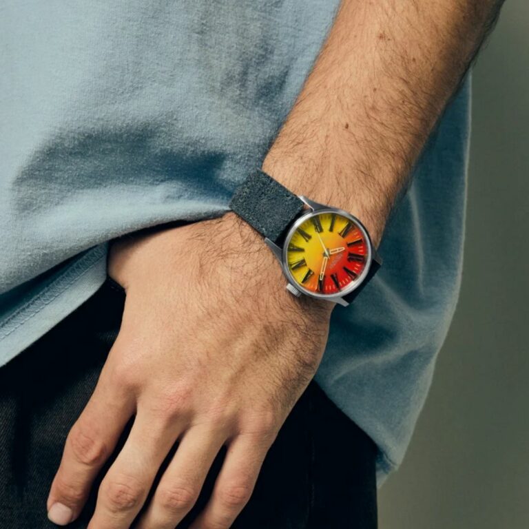 Nixon-x-Nirvana-Sentry-Leather-Unplug-Fade-Watch-Detail.jpg Nixon-x-Nirvana-Sentry-Leather-Unplug-Fade-Watch-Detail.jpg