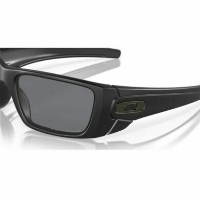 You are currently viewing Oakley: Redefining Eyewear with Style and Innovation