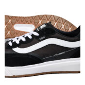 Vans-MTE-Ultrarange-2-0-SE-Shoes-Black-White-Close-Up-.jpg