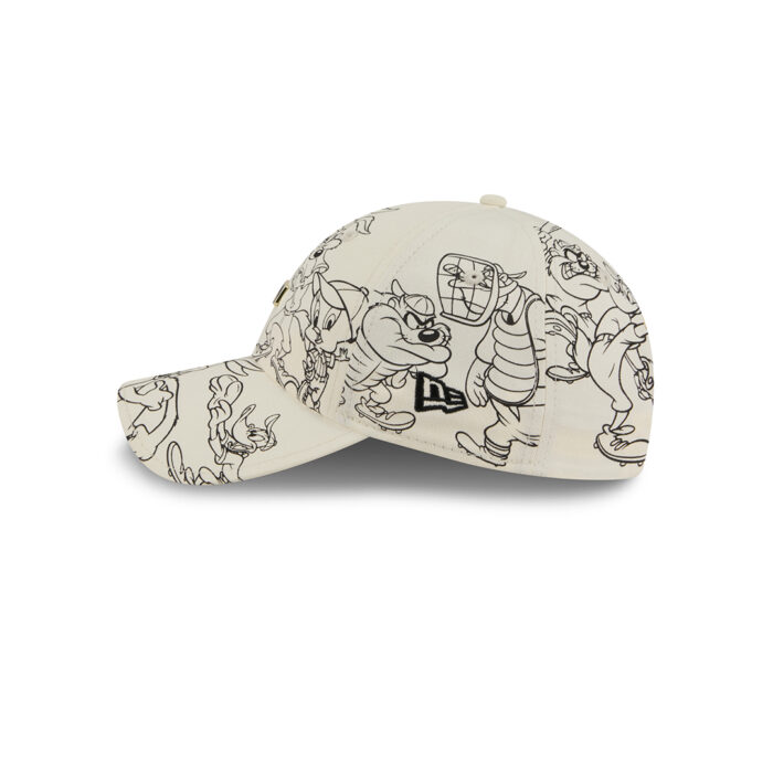 New-Era-x-Looney-Tunes-9Twenty-MLB-Logo-Looney-Tunes-Squad-Strapback-Hat-Chrome-White-Black-left.jpg New-Era-x-Looney-Tunes-9Twenty-MLB-Logo-Looney-Tunes-Squad-Strapback-Hat-Chrome-White-Black-left.jpg